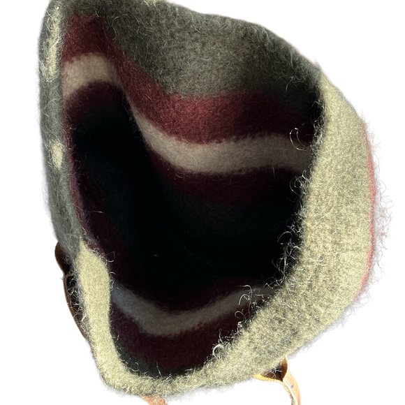 NWOT NO LABEL WOOL LEATHER STRAP TOTE COLOR GREEN/Burgundy/CREAM - Picture 2 of 4